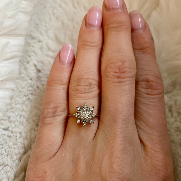 Diamond Ring w. Thin 14K Gold Band - Picture 6 of 9